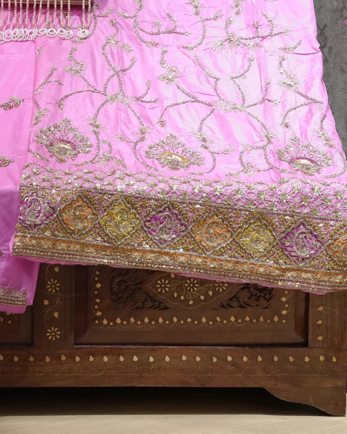 Nilofer Orchid Pink Handcrafted Zardozi Silk Suit thumbnail 3